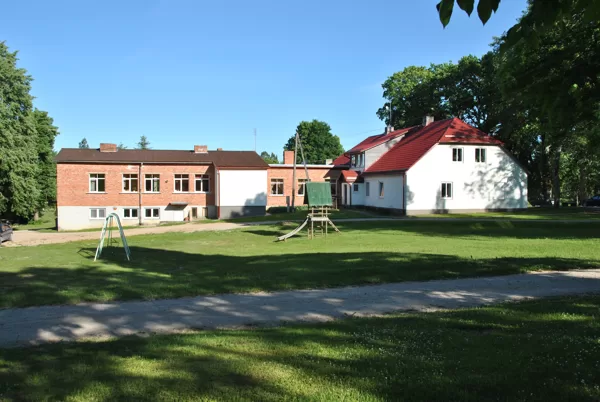 Skolai piebūve celta 20.gs.60.gados